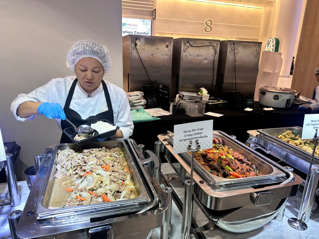 Chin Woh food preparation and showcase at Mega Halal trade exhibition.